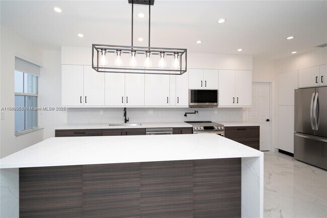 Building Photo - 7042 NW 114th Ct