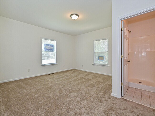 Building Photo - 610 N Pear St