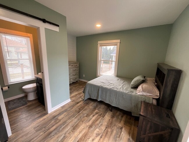 Building Photo - 3-bedroom, 2.0 bathroom home in Saint Joseph