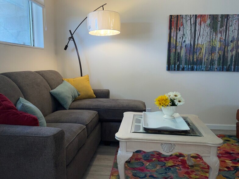 Building Photo - 418 N Laguna St