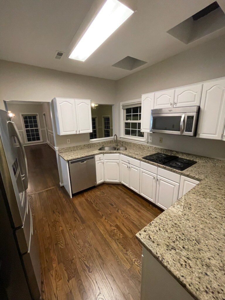 Building Photo - 5506 Village Center Dr