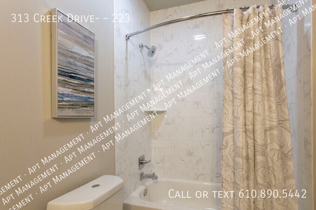 Building Photo - 313 Creek Dr