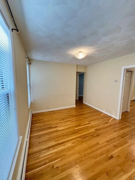 Building Photo - 48 Dane St