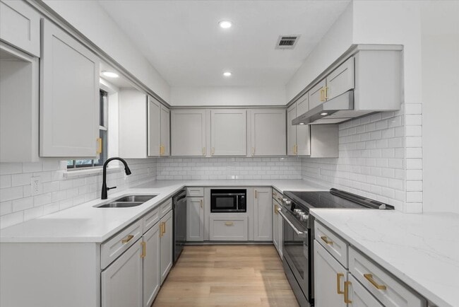 Building Photo - 20 Woody Creek Dr