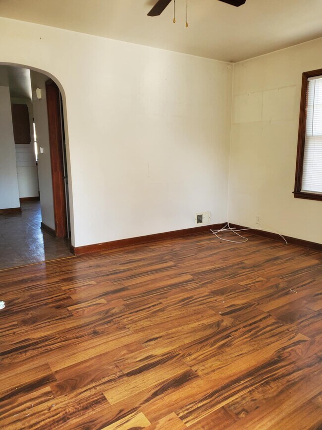 Building Photo - 1340 E Riverside Ave