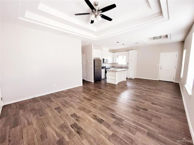 Building Photo - 2017 Canyon Dr
