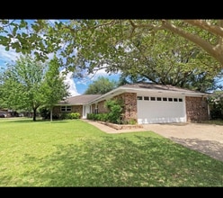 Building Photo - 1704 Pat Dr