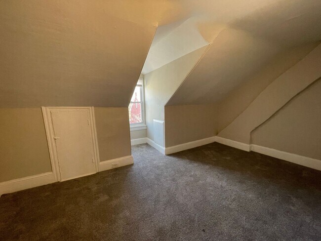 Building Photo - 4 Bedroom 1.5 Bath, Renovated House in Pottstown