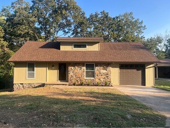 Primary Photo - 1211 Essex Ln