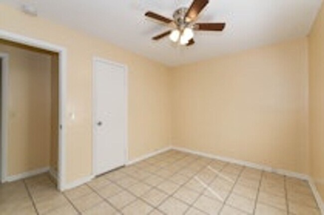 Building Photo - 30 Dove Ct