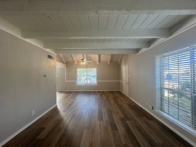 Building Photo - Coming Soon- 3 Bedroom 2 Bath in Whitehouse!