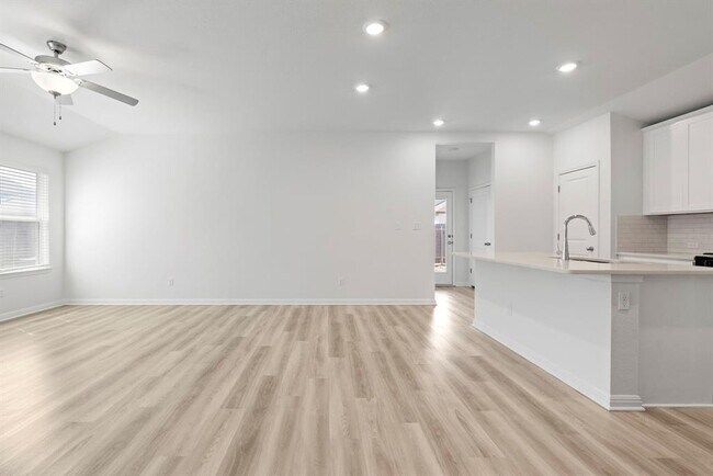 Building Photo - 121 Oakdale Meadows Ln