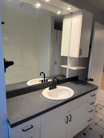 Bedroom Sink - 52 Valley St