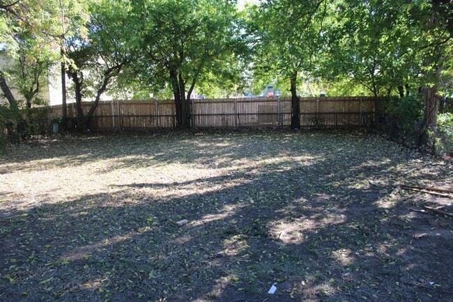 Building Photo - 1712 Thompson Dr