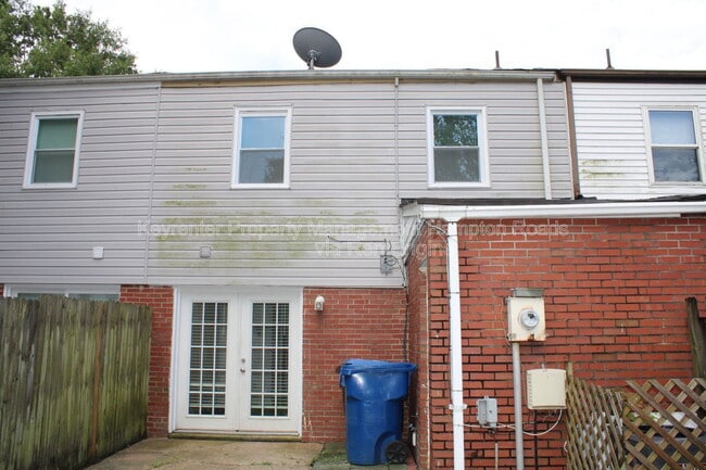 Building Photo - 5776 W Hastings Arch