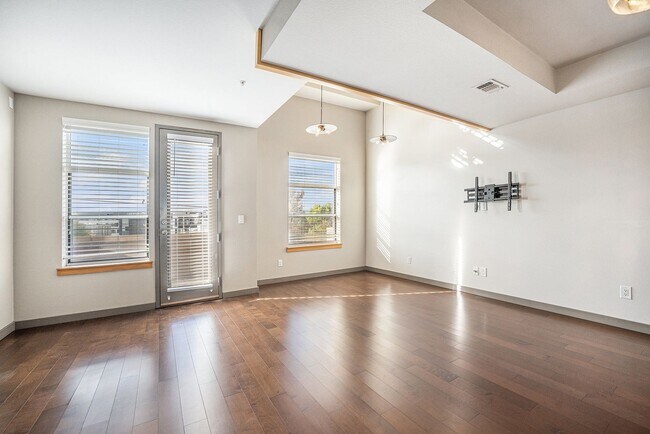 Building Photo - 2 Bed 2 Bath in Prime Location in LoHi