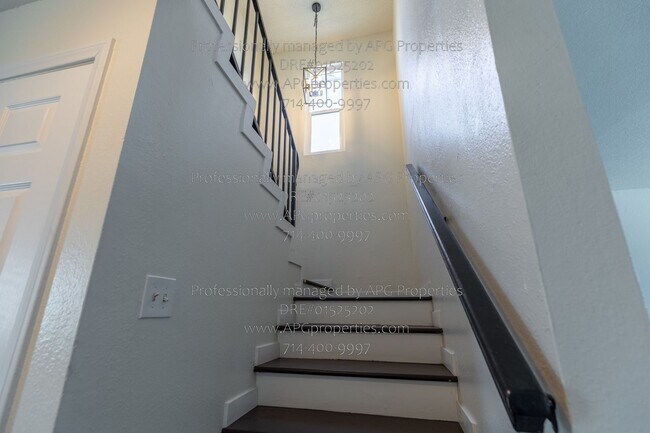 Building Photo - 519 N Daisy Ave
