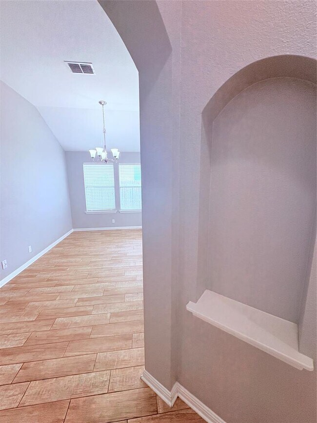 Building Photo - 570 Atlantis