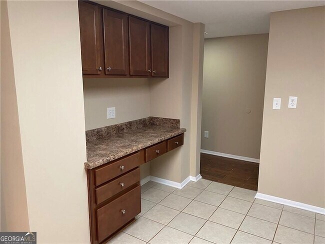 Building Photo - 2207 Surrey Ct
