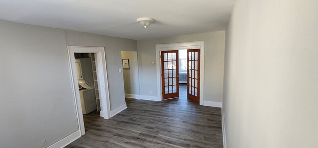 Building Photo - NEW Kitchen! Walk to Restaurants/NYC Train/, Heat/HW, Pre-War Charm