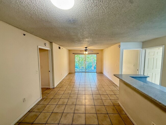 Building Photo - SPACIOUS 2/2 WITH SPLIT FLOOR PLAN WITH BALCONY ACCESS!