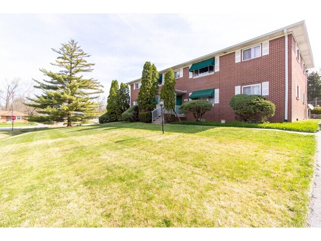 Primary Photo - 4849 N Bolton Ave