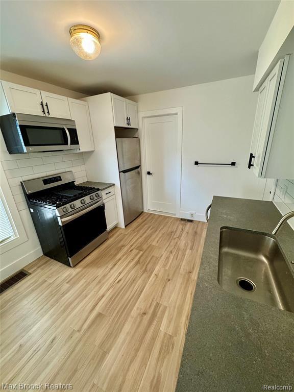 Building Photo - 368 S Wing St