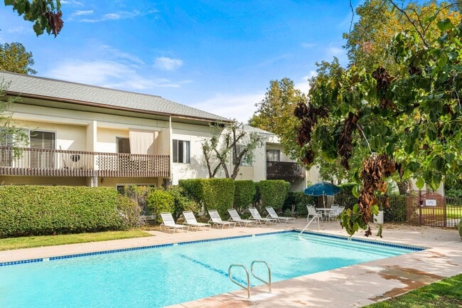 Building Photo - Upgraded Condo with Two Master Suites!!!