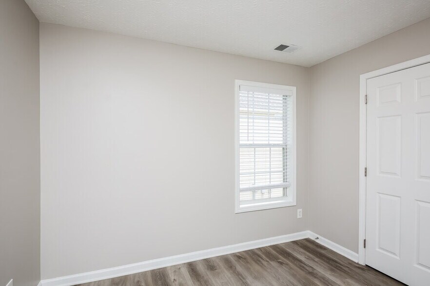 Building Photo - 785 Georgian Hills Dr