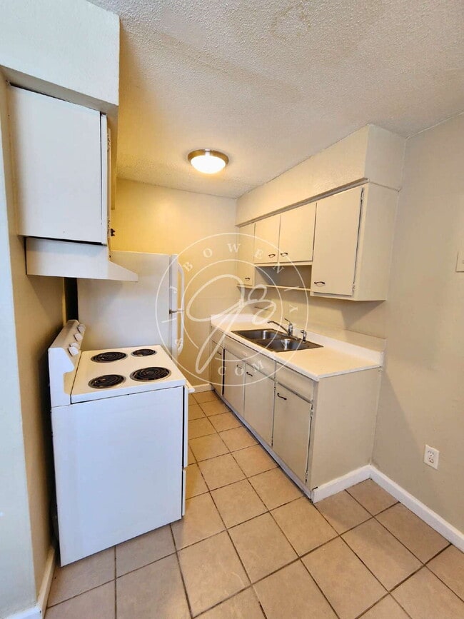 Building Photo - Convenient 1-Bedroom Near Oregon | First Floor | Low Utility Costs