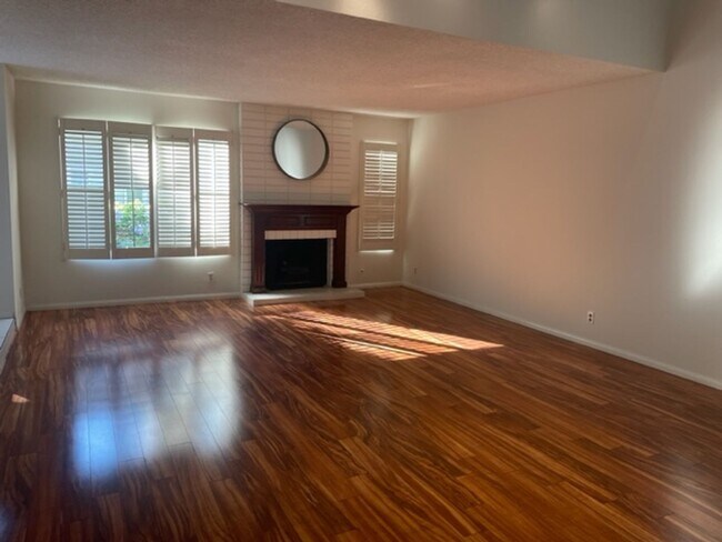 Building Photo - **Coming Soon** Modern Irvine Townhome in ...