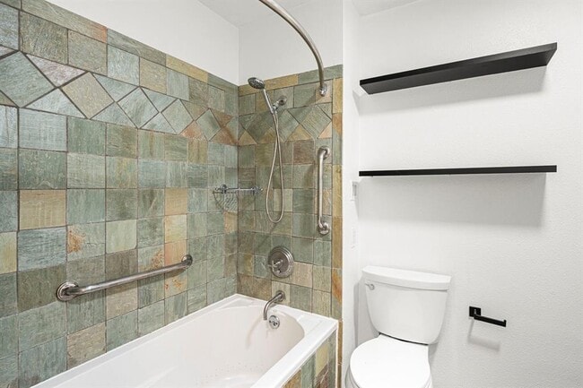 Building Photo - 2404 Coral Ridge Cir
