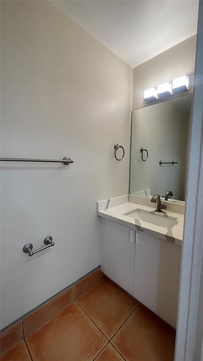 Building Photo - 1432 Ave