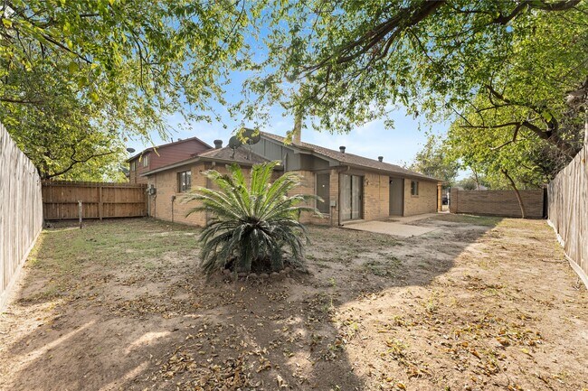 Building Photo - 10746 Staghill Dr