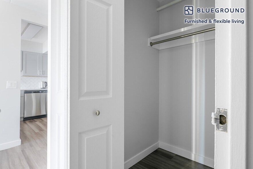 Building Photo - 1925 Commonwealth Ave