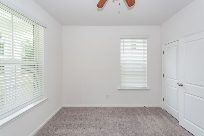 Building Photo - 4 Bedroom, 3.5 Bathroom Townhome in Foxbank Plantation - Moncks Corner