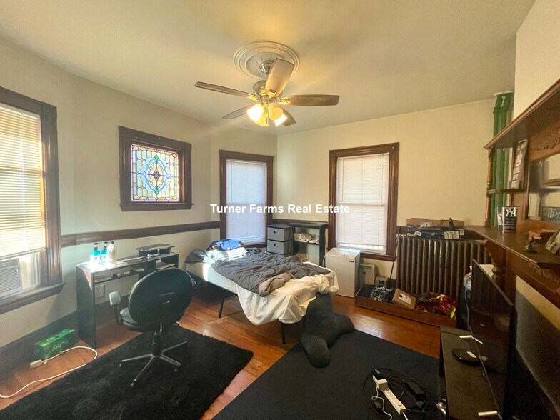 Building Photo - 89 Hillside St