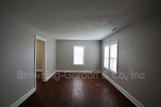 Building Photo - 2106 Eastwood Ave
