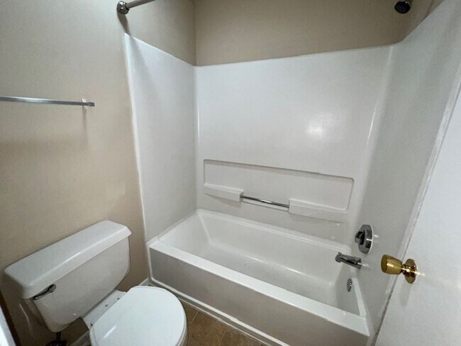 Building Photo - 2585 Grassy Point Dr