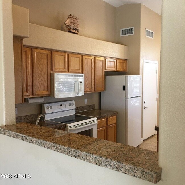 Building Photo - 623 W Greentree Dr