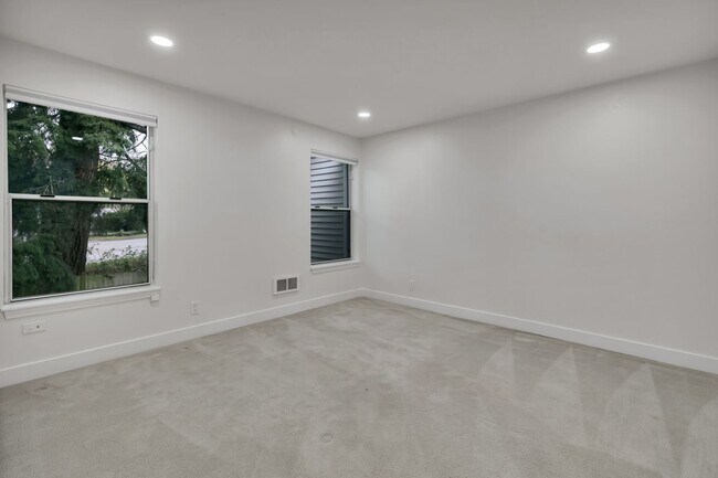 Building Photo - 7143