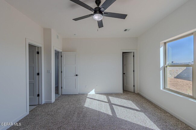 Building Photo - 500 E San Antonio Ave