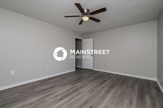 Building Photo - 7900 Lightfoot Dr
