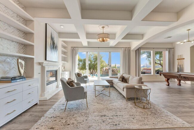 Building Photo - Queensridge Beauty - 5 bedroom on a 1/4+ acre lot