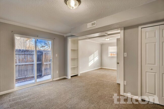 Building Photo - 3222 Greenwood Cir