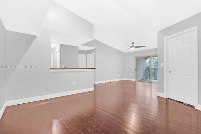 Building Photo - 2586 Centergate Dr