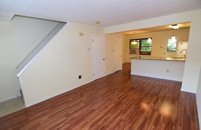 Building Photo - Woods Edge 2-Bedroom Townhome!
