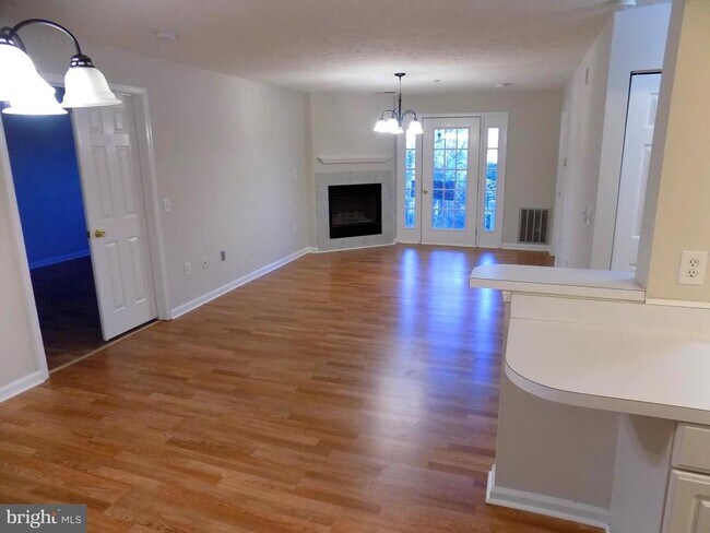 Building Photo - 2056 Quaker Way