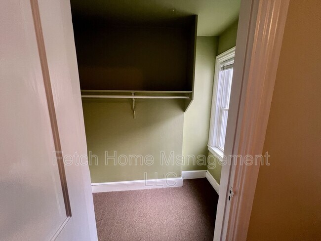 Building Photo - 533 W Walnut St