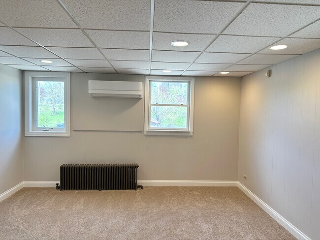 Building Photo - 40 Crystal St